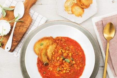Zuppa di lenticchie e cicerchie con “Quel twist moderno che mancava alla ricetta!”