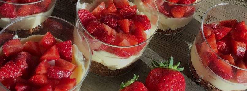 Anna in Casa: ricette e non solo: Coppette yogurt e fragole
