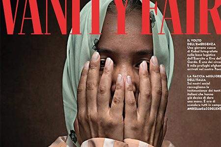 Vanity Fair dedica la copertina alle donne afghane: in copertina una cuoca di Kabul