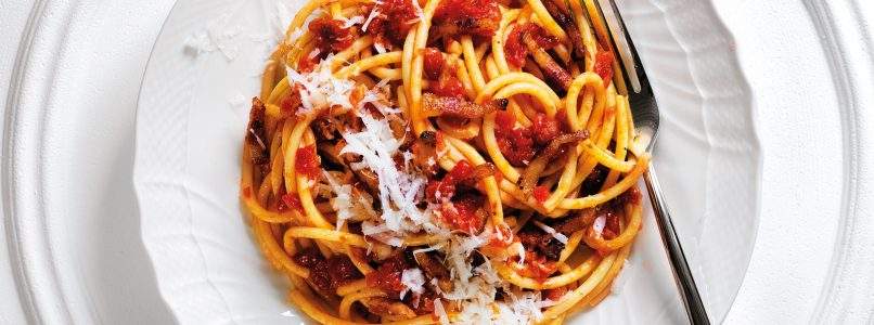Ricetta Bucatini all'amatriciana - La Cucina Italiana