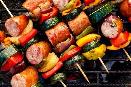 Come fare gli spiedini di carne e verdure alla griglia