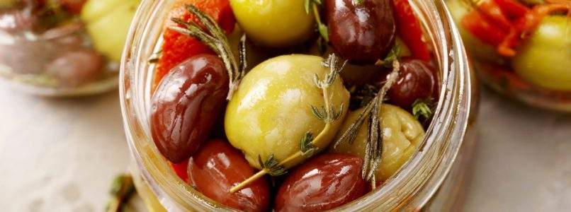 Come si condiscono le olive al naturale?