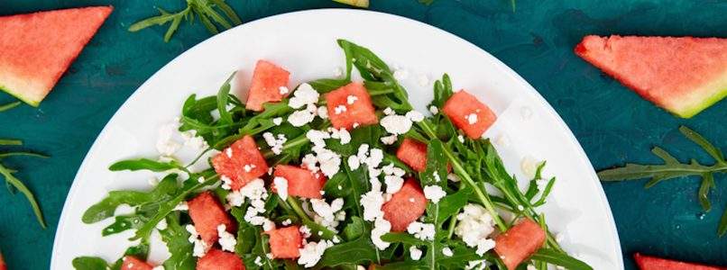 Frutta nei piatti salati: idee per l'estate