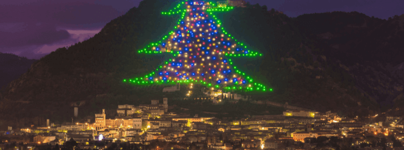 Lo spettacolo dell'albero di Natale di Gubbio