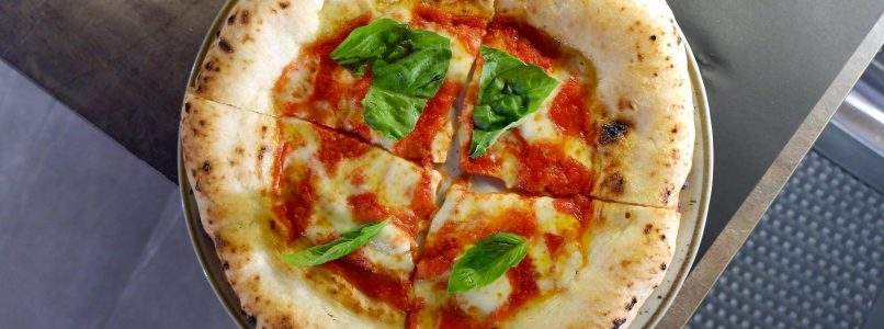 Pizza con il super cornicione senza glutine: la ricetta