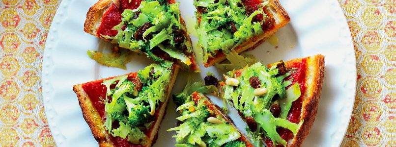 Ricetta Pizzetta di pane con broccoli, uvetta e pinoli