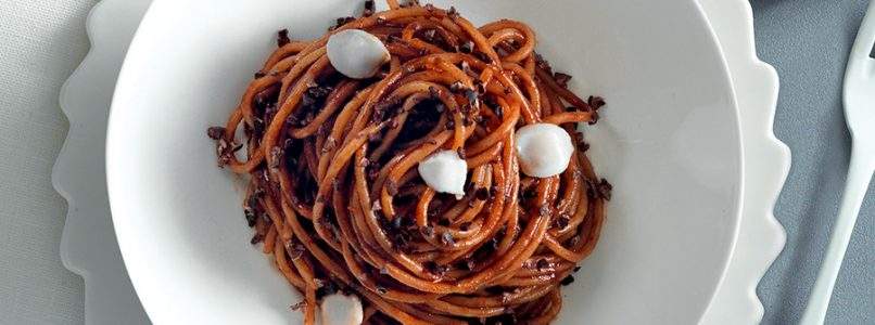 Ricetta Spaghetti al cacao con calamaretti