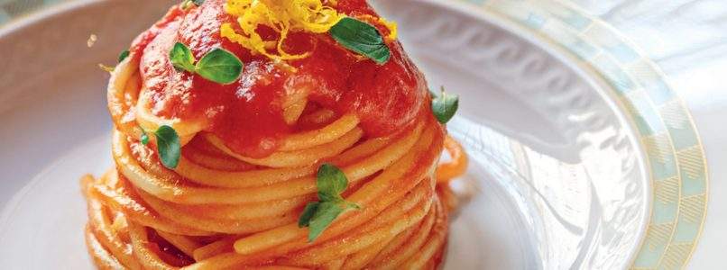 Ricetta Spaghetti al pomodoro, al profumo di arancia e maggiorana