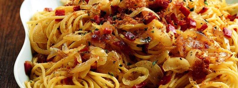 Ricetta Spaghetti con speck e pangrattato, un primo goloso