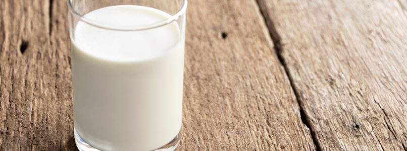 Tutto quello che c'è da sapere sul latte di piselli (e come farlo in casa)
