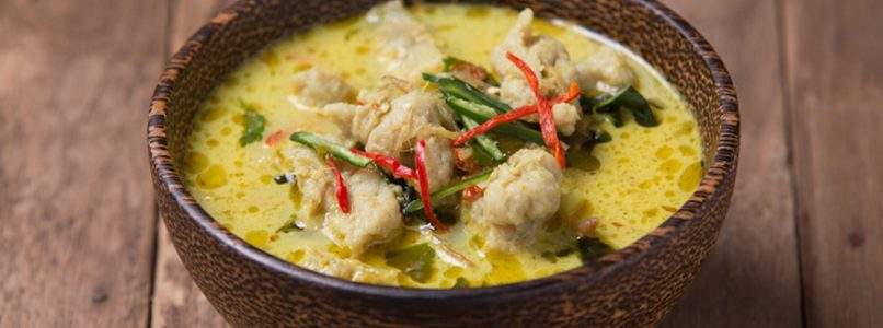 la ricetta e i consigli per fare il pollo thai